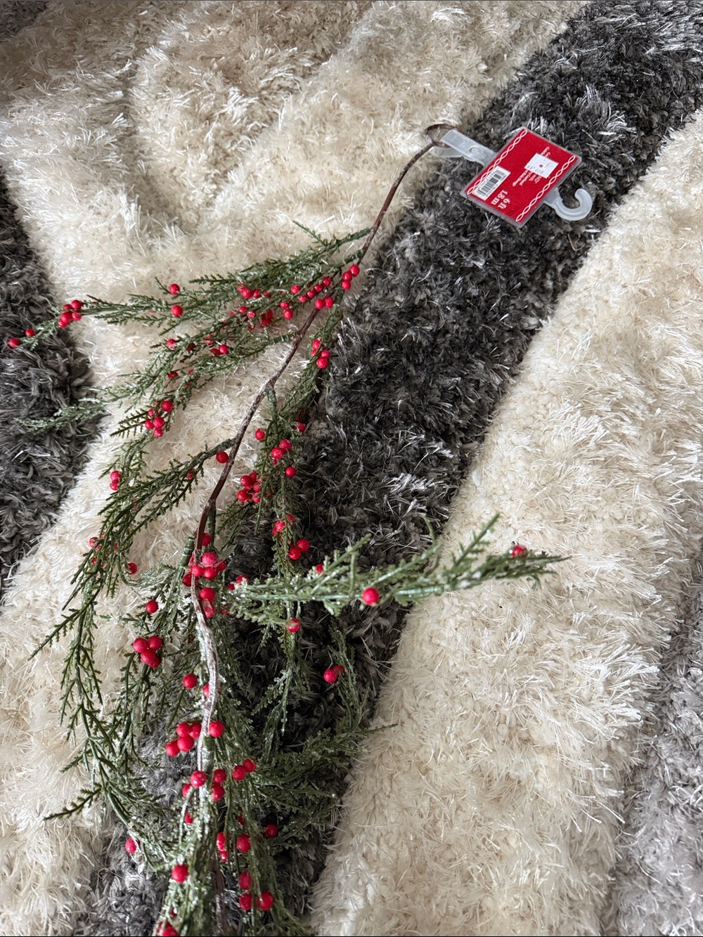 Red and Green Garland - Picture 6 of 7